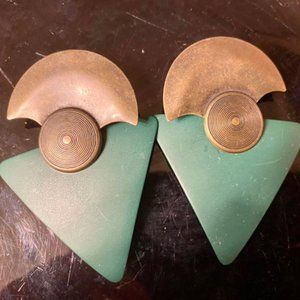 Vintage earrings green and gold. 80’s or art deco vibe. Triangular.